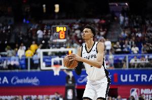 麦迪：文班第一次来美国打夏联时人们都对他很怀疑 那时他太瘦了