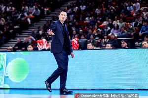 媒体人：有人可能觉得“吹过了” 但卢伟就是现在CBA第一主教练