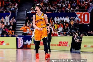 媒体人：这个赛季结束了 恭喜上海赢下系列赛 应该为这些球员点赞