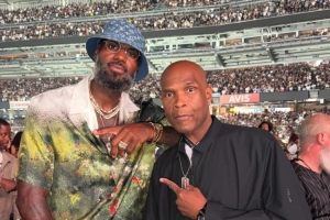 相聚一堂！主持人在纽约看Jay–Z演唱会 晒与詹姆斯追梦合影