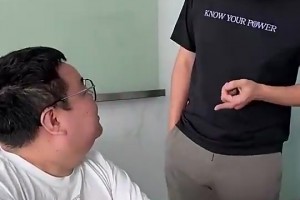 西决奇兵！哈滕：麦凯恩给雷霆更衣室带来了独特的氛围，他每天都带着笑容！